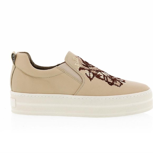 Gabriella Michel Embroidered Rose Slipon Sneaker in Sand, Size 37 - US 6… - Picture 1 of 10